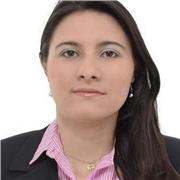 Profesora de apoyo escolar en básica primaria